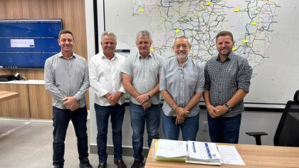 Deputado Dilmar Dal Bosco em reunião na Sinfra, com secretário Marcelo Padeiro, prefeito Rogério e Souza, de Nova Bandeirantes e Casciano Martins Reis e o vereador Helio de Novo Mundo